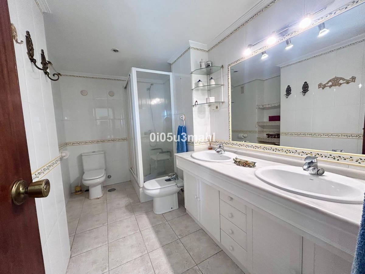 4 bedroom Apartment for sale in Malaga city with pool garage - € 1,050,000 (Ref: 10122588)