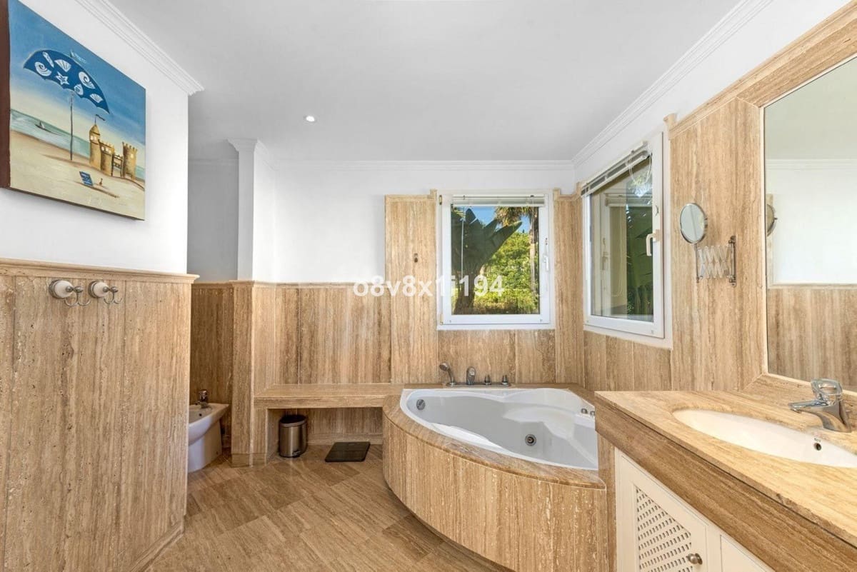 2 bedroom Apartment for sale in Casares with pool garage - € 530,000 (Ref: 10122608)