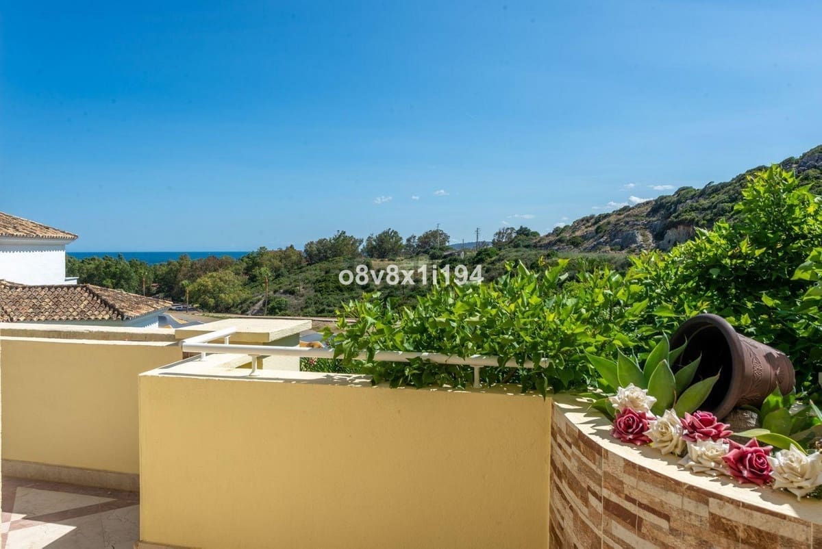 2 bedroom Apartment for sale in Casares with pool garage - € 530,000 (Ref: 10122608)