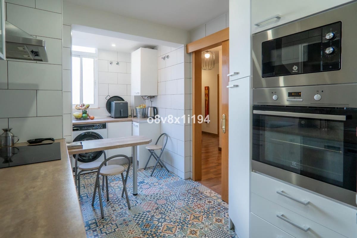 4 bedroom Apartment for sale in Malaga city with garage - € 549,900 (Ref: 10122612)