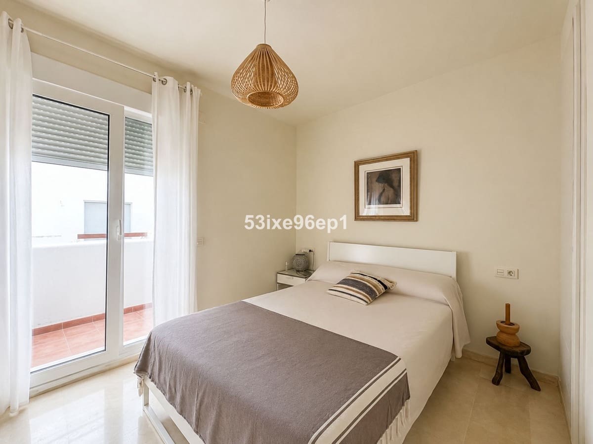 2 soverom Leilighet til salgs i Estepona med svømmebasseng garasje - € 274 000 (Ref: 10122615)