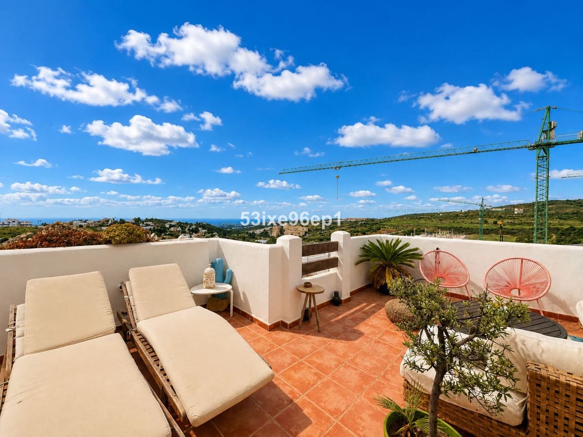 2 soverom Leilighet til salgs i Estepona med svømmebasseng garasje - € 274 000 (Ref: 10122615)