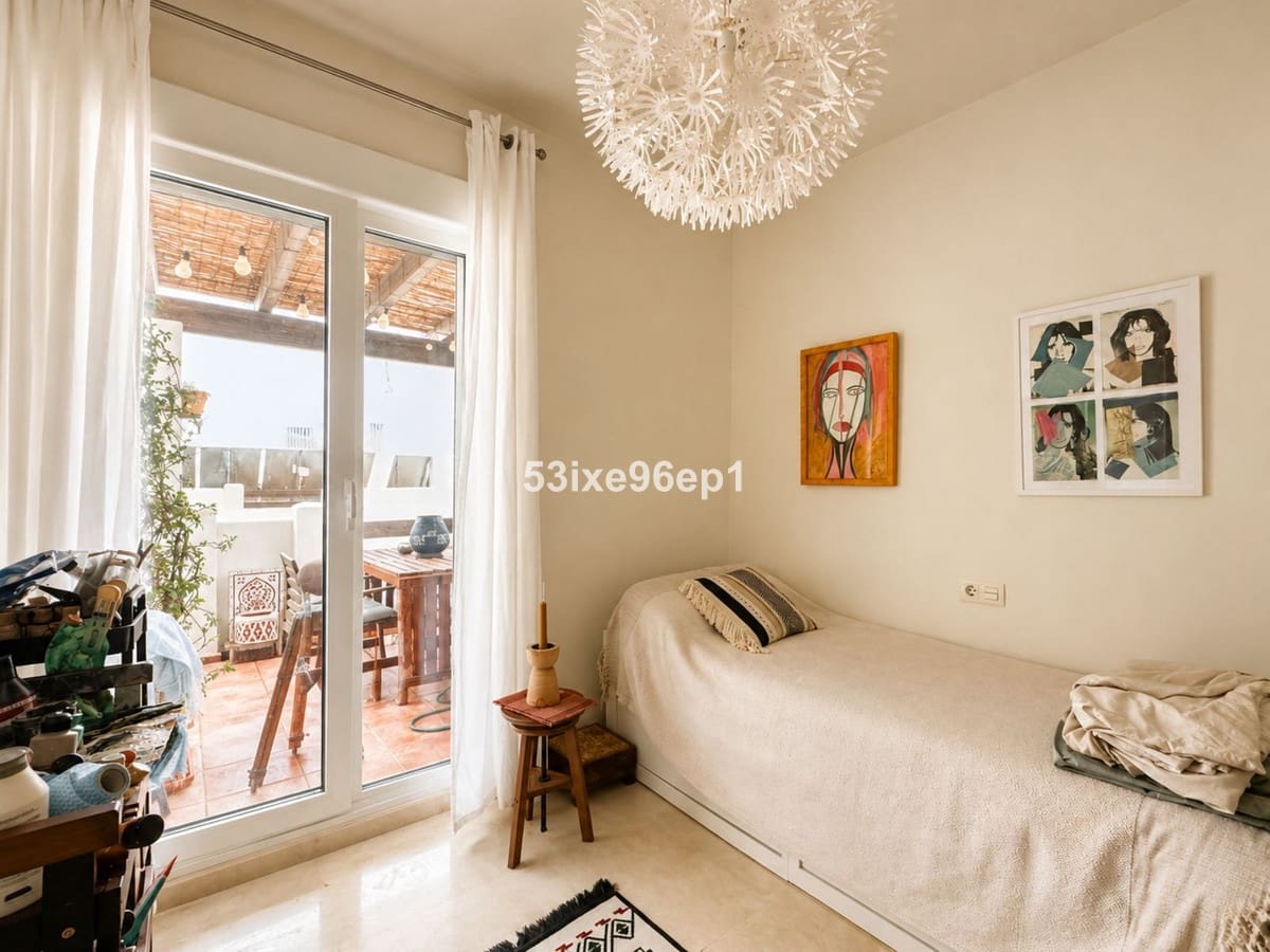 2 soverom Leilighet til salgs i Estepona med svømmebasseng garasje - € 274 000 (Ref: 10122615)