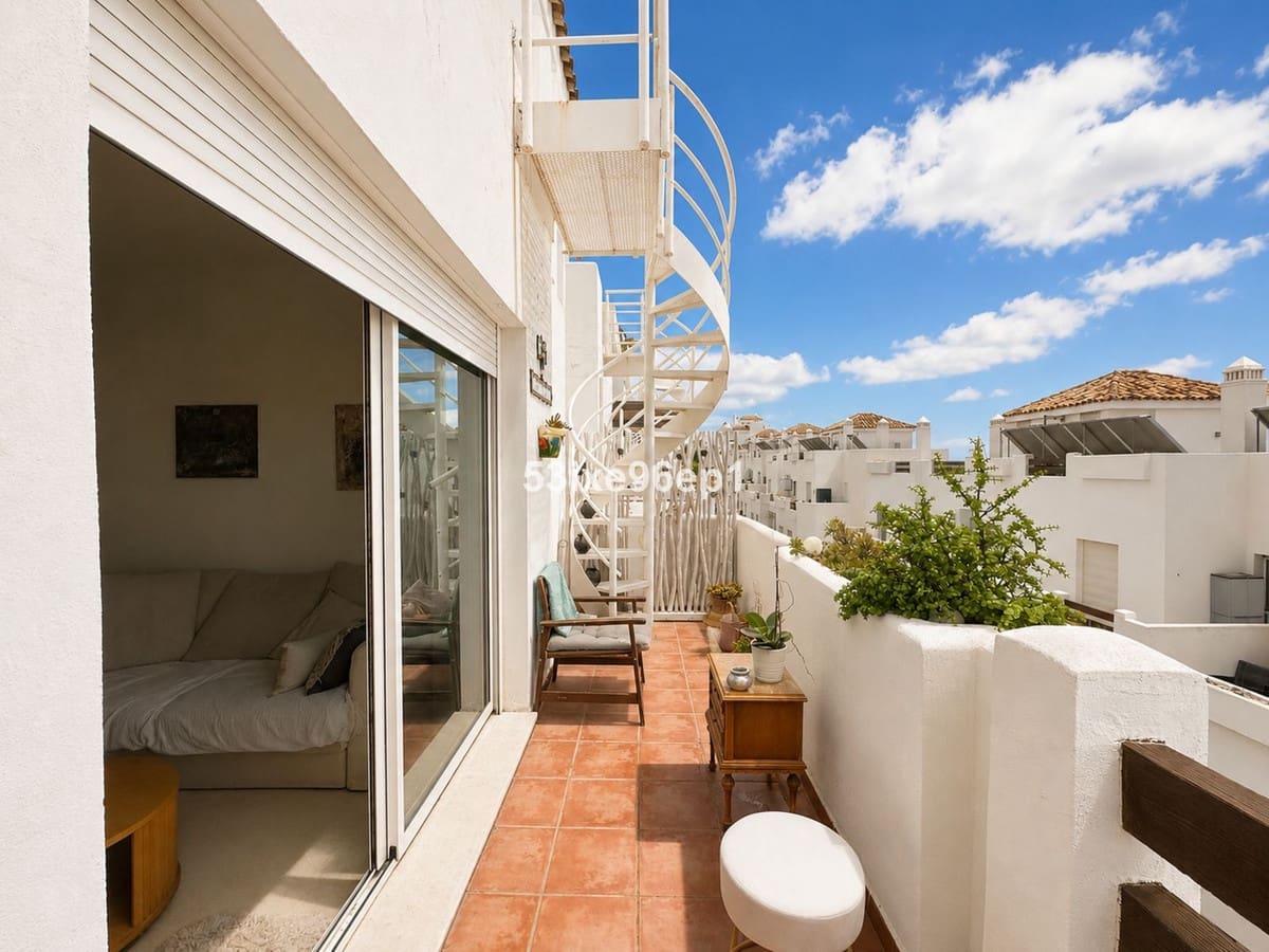 2 soverom Leilighet til salgs i Estepona med svømmebasseng garasje - € 274 000 (Ref: 10122615)