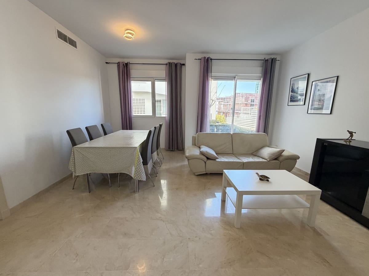 3 soverom Leilighet til salgs i Estepona med svømmebasseng garasje - € 300 000 (Ref: 10122616)