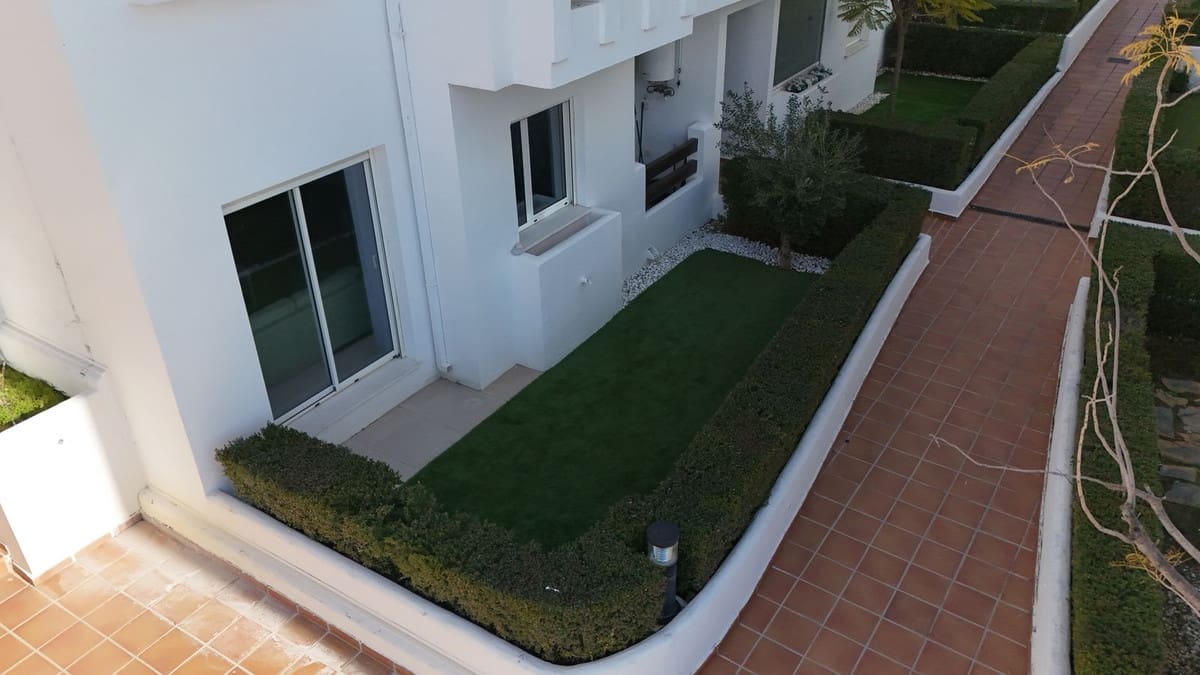 3 soverom Leilighet til salgs i Estepona med svømmebasseng garasje - € 300 000 (Ref: 10122616)