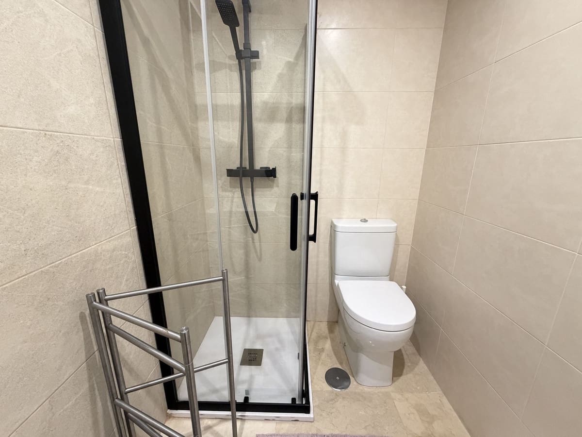 3 soverom Leilighet til salgs i Estepona med svømmebasseng garasje - € 300 000 (Ref: 10122616)