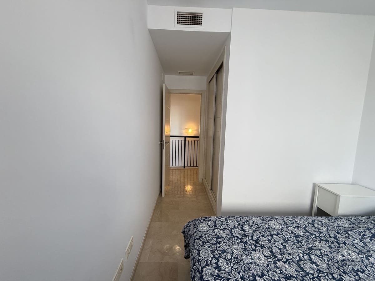 3 soverom Leilighet til salgs i Estepona med svømmebasseng garasje - € 300 000 (Ref: 10122616)