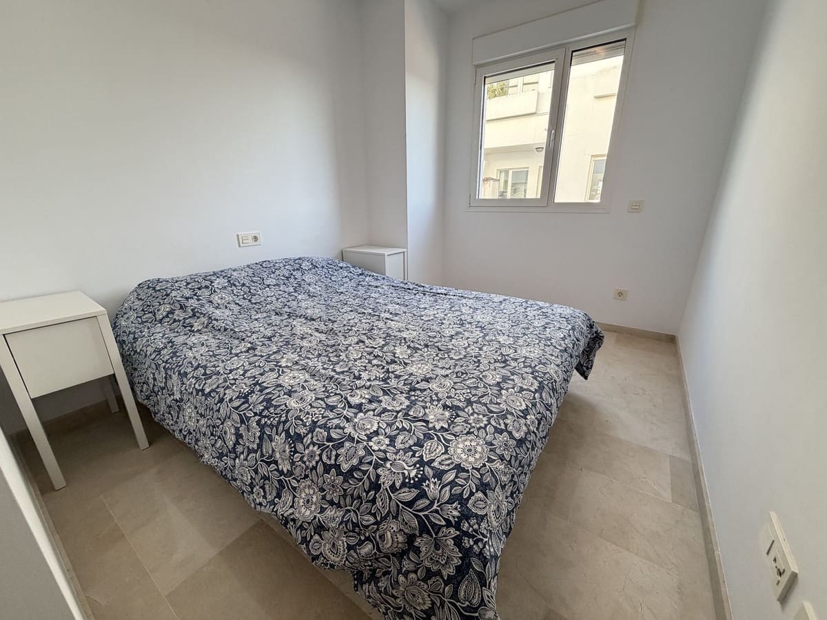 3 soverom Leilighet til salgs i Estepona med svømmebasseng garasje - € 300 000 (Ref: 10122616)