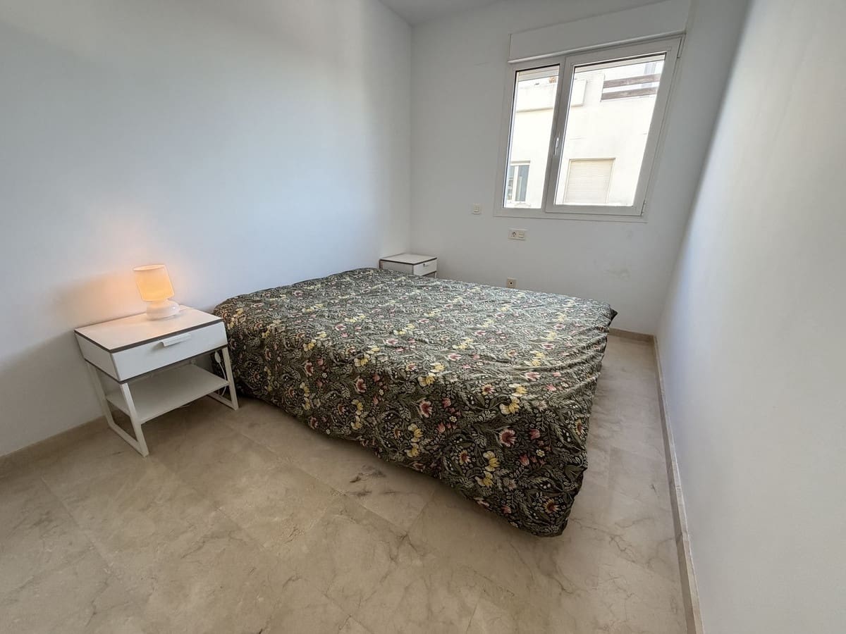 3 soverom Leilighet til salgs i Estepona med svømmebasseng garasje - € 300 000 (Ref: 10122616)