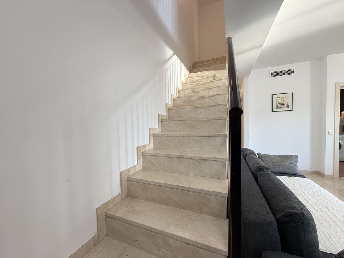 3 soverom Leilighet til salgs i Estepona med svømmebasseng garasje - € 300 000 (Ref: 10122616)