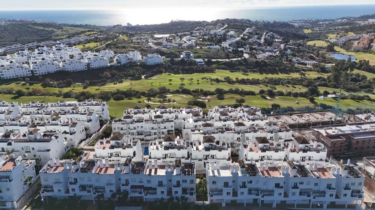3 soverom Leilighet til salgs i Estepona med svømmebasseng garasje - € 300 000 (Ref: 10122616)