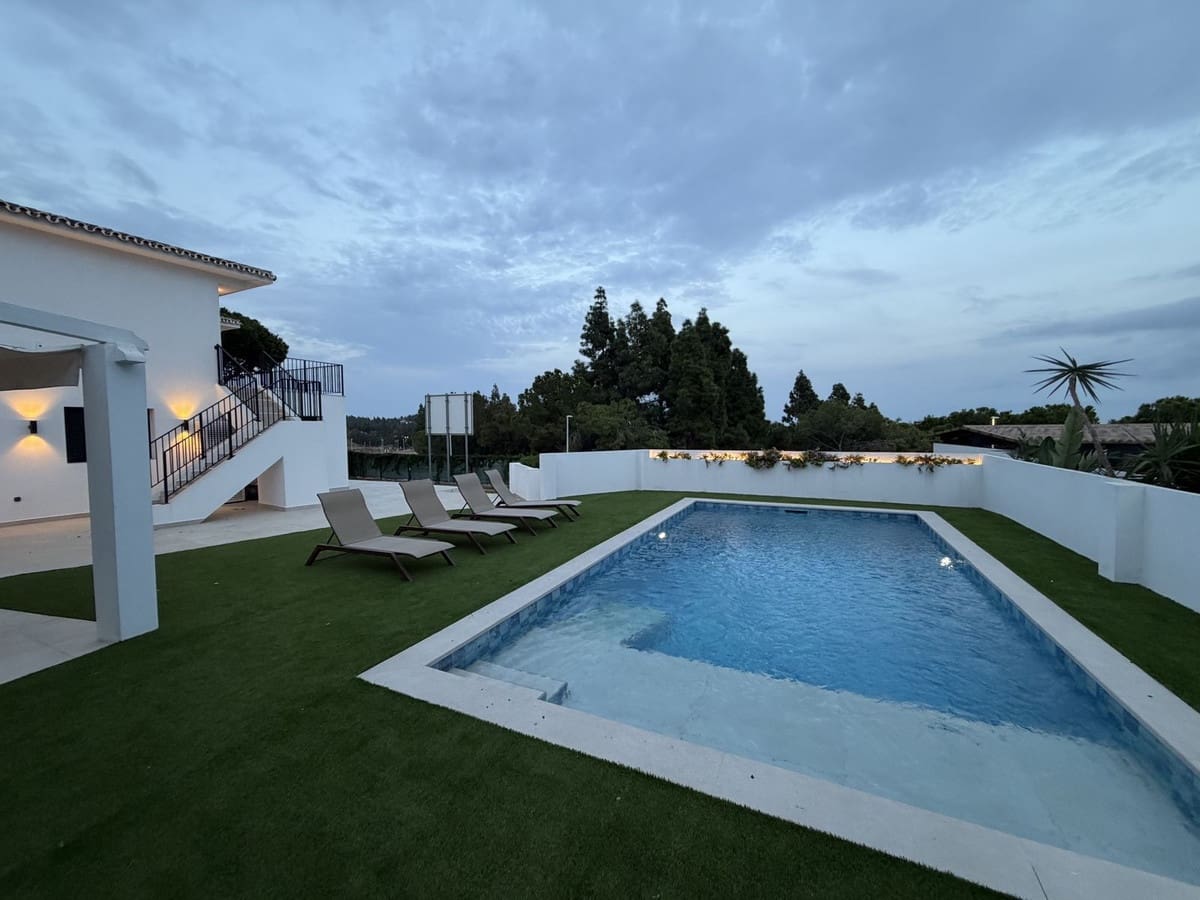 5 Zimmer Villa zu verkaufen in La Cala de Mijas mit Pool Garage - 2.195.000 € (Ref: 10122621)