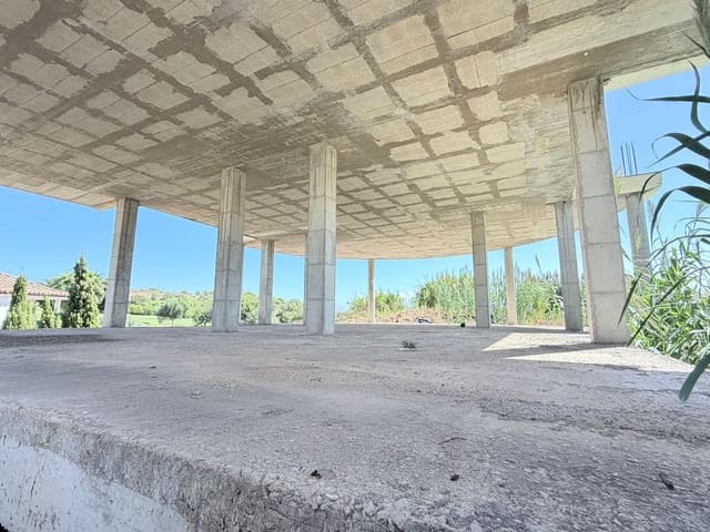 5 quarto Moradia para venda em Estepona com piscina garagem - 670 000 € (Ref: 10122622)