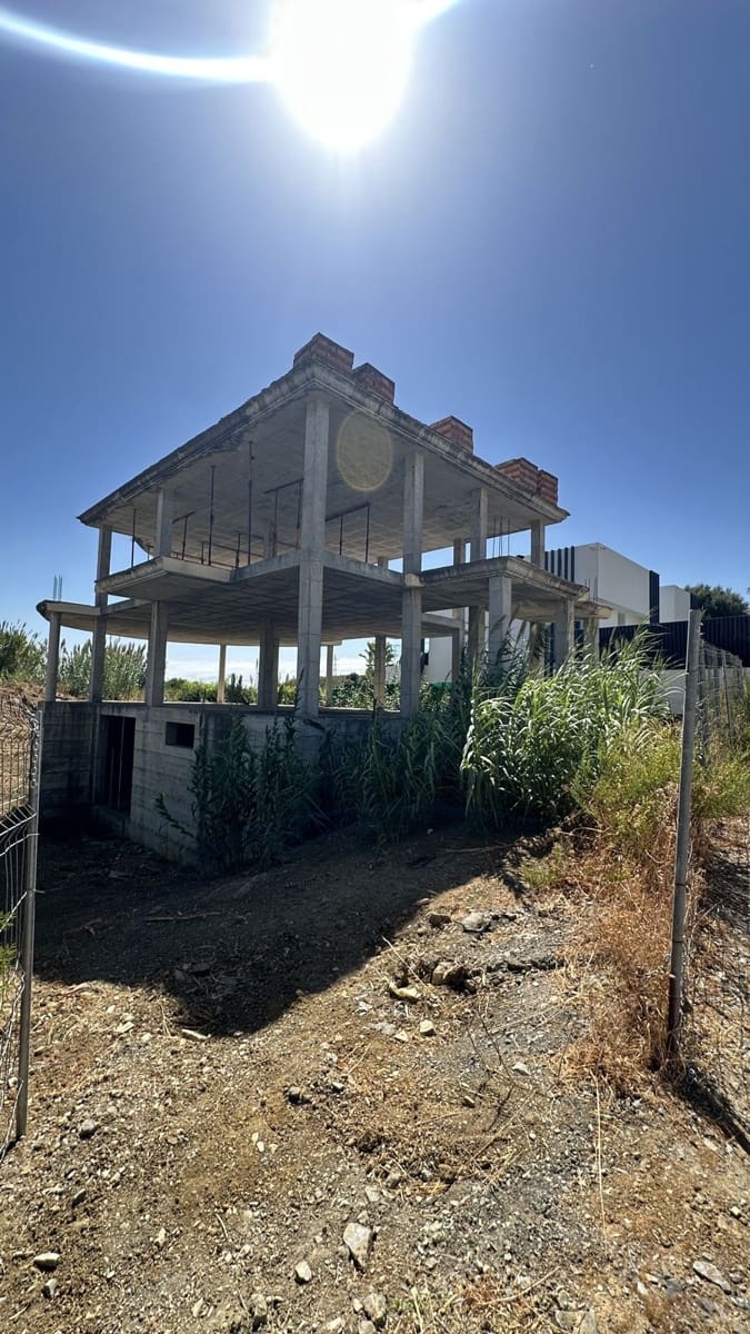 5 quarto Moradia para venda em Estepona com piscina garagem - 670 000 € (Ref: 10122622)
