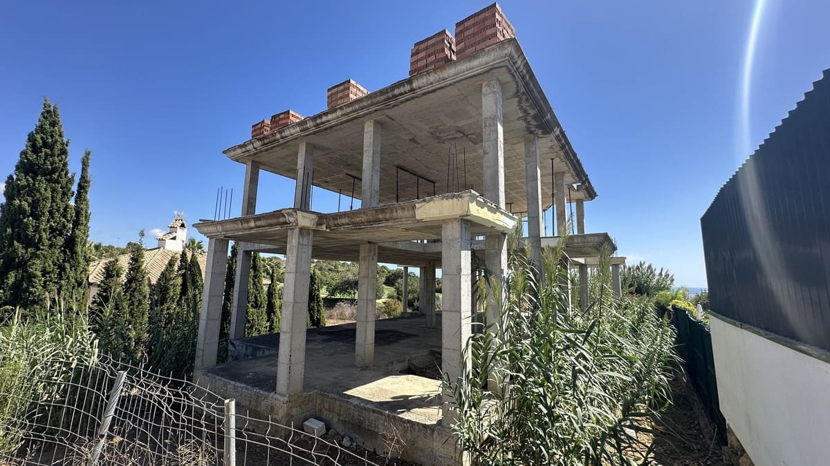 5 quarto Moradia para venda em Estepona com piscina garagem - 670 000 € (Ref: 10122622)