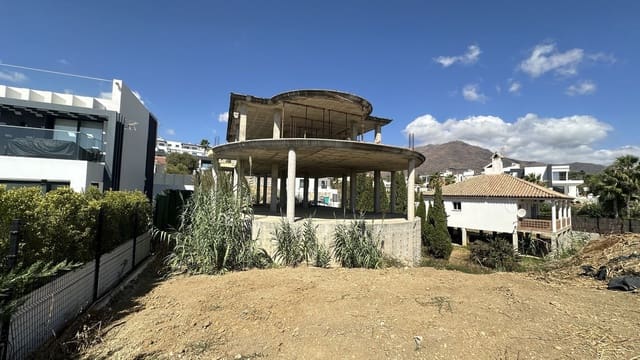 5 quarto Moradia para venda em Estepona com piscina garagem - 670 000 € (Ref: 10122622)