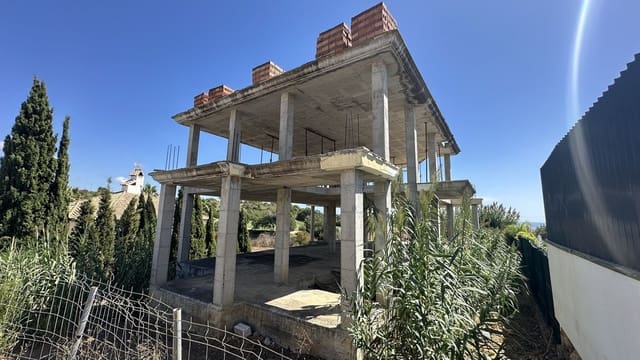 5 quarto Moradia para venda em Estepona com piscina garagem - 670 000 € (Ref: 10122622)