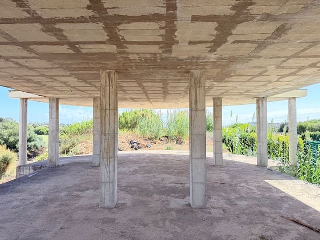 5 quarto Moradia para venda em Estepona com piscina garagem - 670 000 € (Ref: 10122622)
