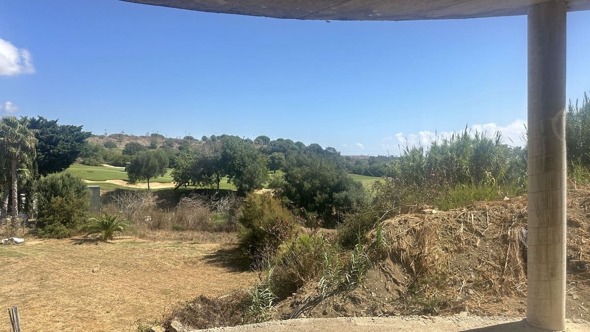 5 quarto Moradia para venda em Estepona com piscina garagem - 670 000 € (Ref: 10122622)