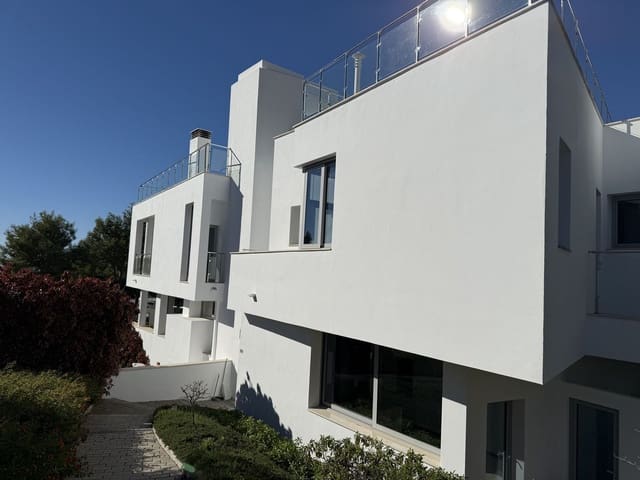 4 bedroom Villa for sale in Río Real, Marbella with pool garage - € 3,000,000 (Ref: 10122630)