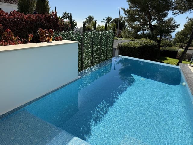 4 bedroom Villa for sale in Río Real, Marbella with pool garage - € 3,000,000 (Ref: 10122630)