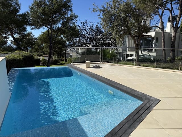 4 bedroom Villa for sale in Río Real, Marbella with pool garage - € 3,000,000 (Ref: 10122630)