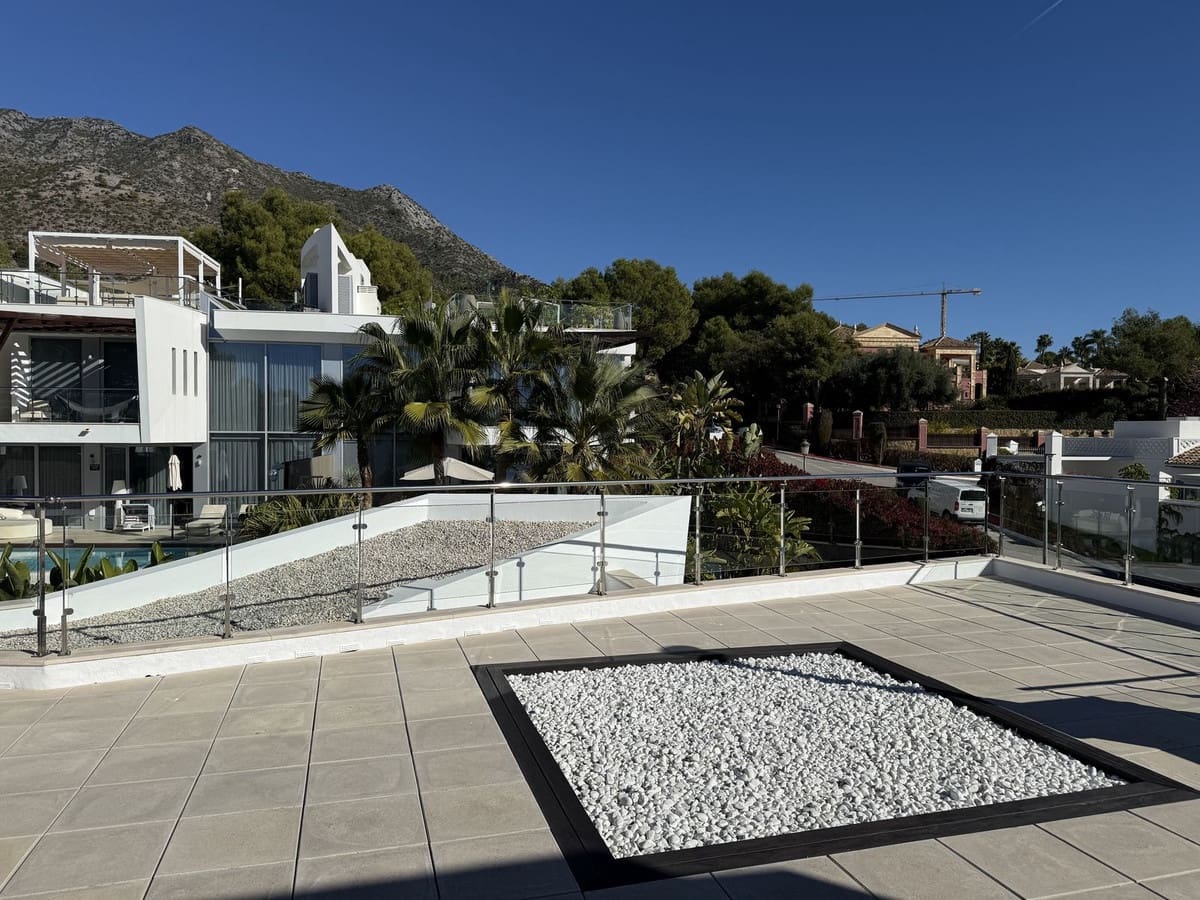 4 bedroom Villa for sale in Marbella with pool garage - € 3,000,000 (Ref: 10122630)