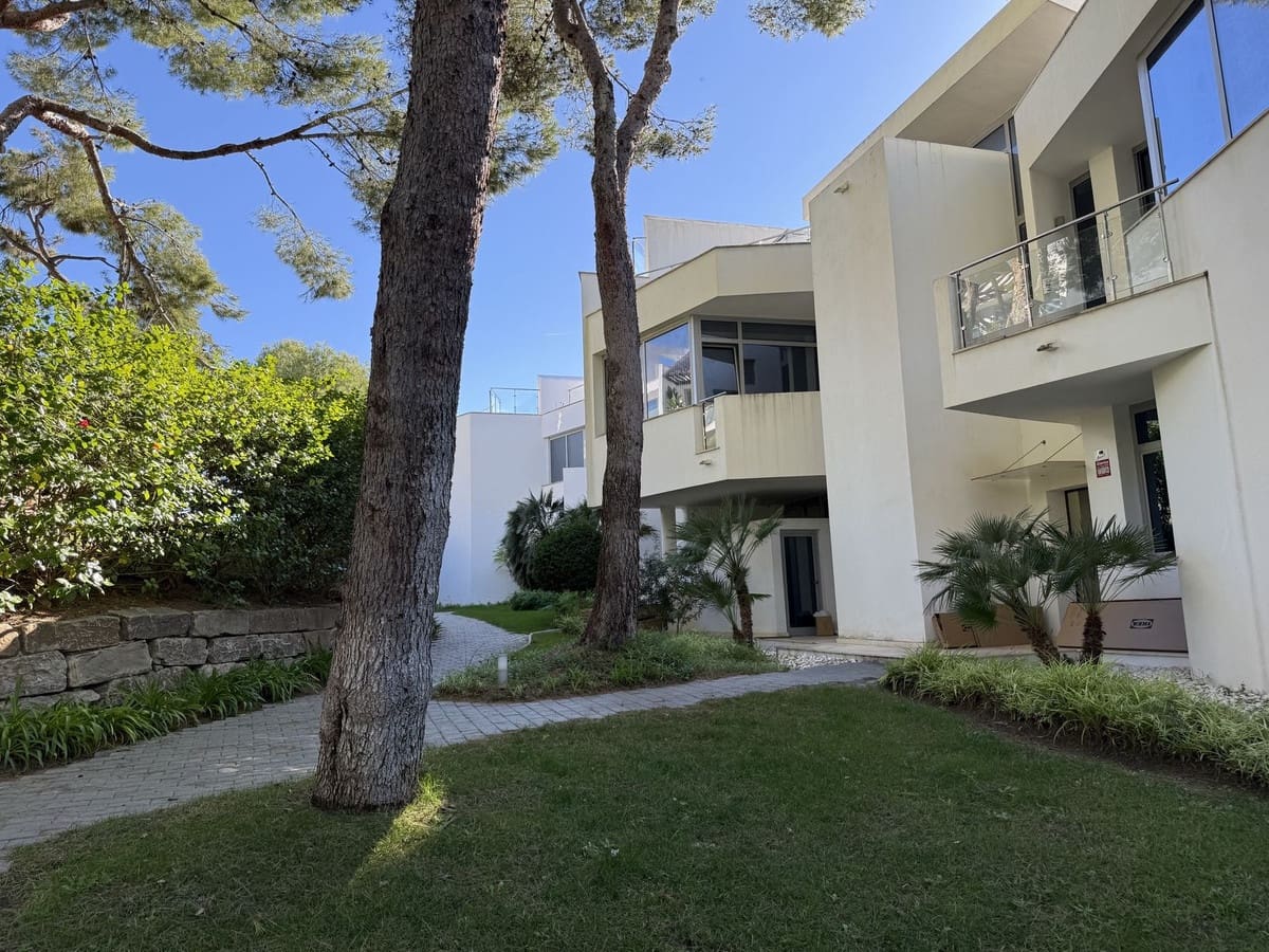 4 bedroom Villa for sale in Marbella with pool garage - € 3,000,000 (Ref: 10122630)