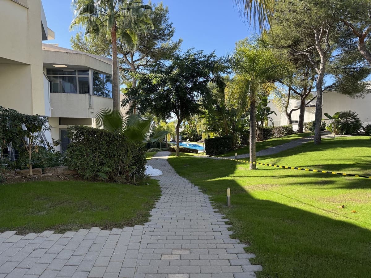 4 bedroom Villa for sale in Marbella with pool garage - € 3,000,000 (Ref: 10122630)