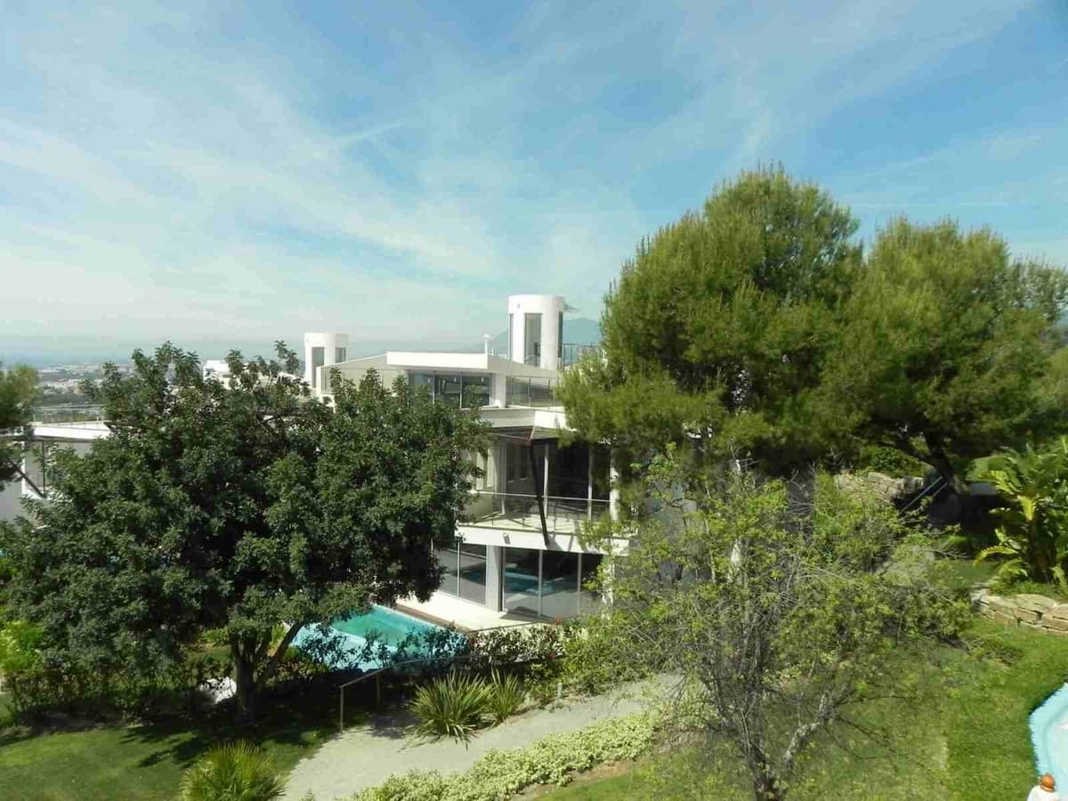 4 bedroom Villa for sale in Marbella with pool garage - € 3,000,000 (Ref: 10122630)