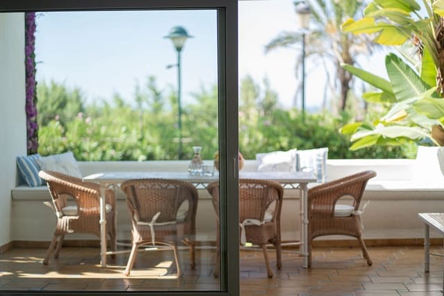 3 sypialnia Apartament na sprzedaż w Marbella z basenem garażem - 1 890 000 € (Ref: 10122640)