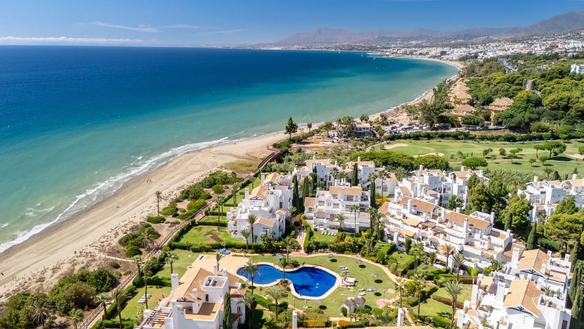 3 sypialnia Apartament na sprzedaż w Marbella z basenem garażem - 1 890 000 € (Ref: 10122640)