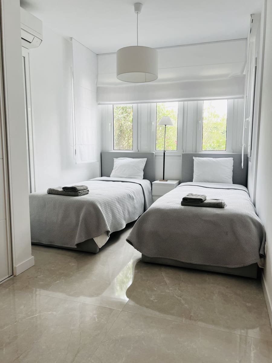 3 sypialnia Apartament na sprzedaż w Marbella z basenem garażem - 1 890 000 € (Ref: 10122640)