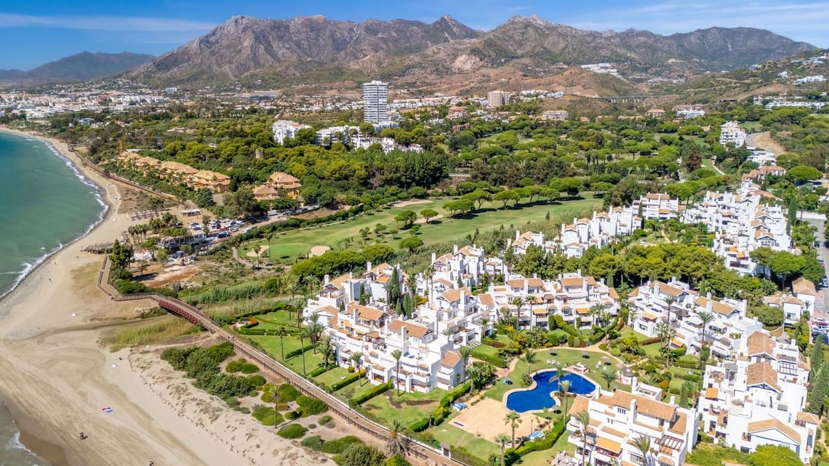 3 sypialnia Apartament na sprzedaż w Marbella z basenem garażem - 1 890 000 € (Ref: 10122640)