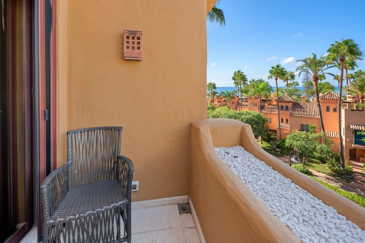 3 sypialnia Apartament na sprzedaż w Estepona z basenem garażem - 2 485 000 € (Ref: 10122648)