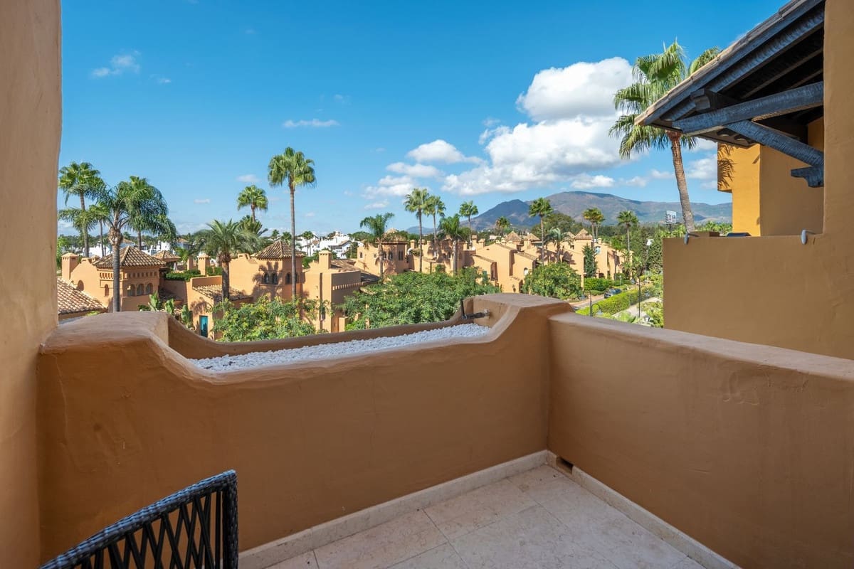 3 sypialnia Apartament na sprzedaż w Estepona z basenem garażem - 2 485 000 € (Ref: 10122648)