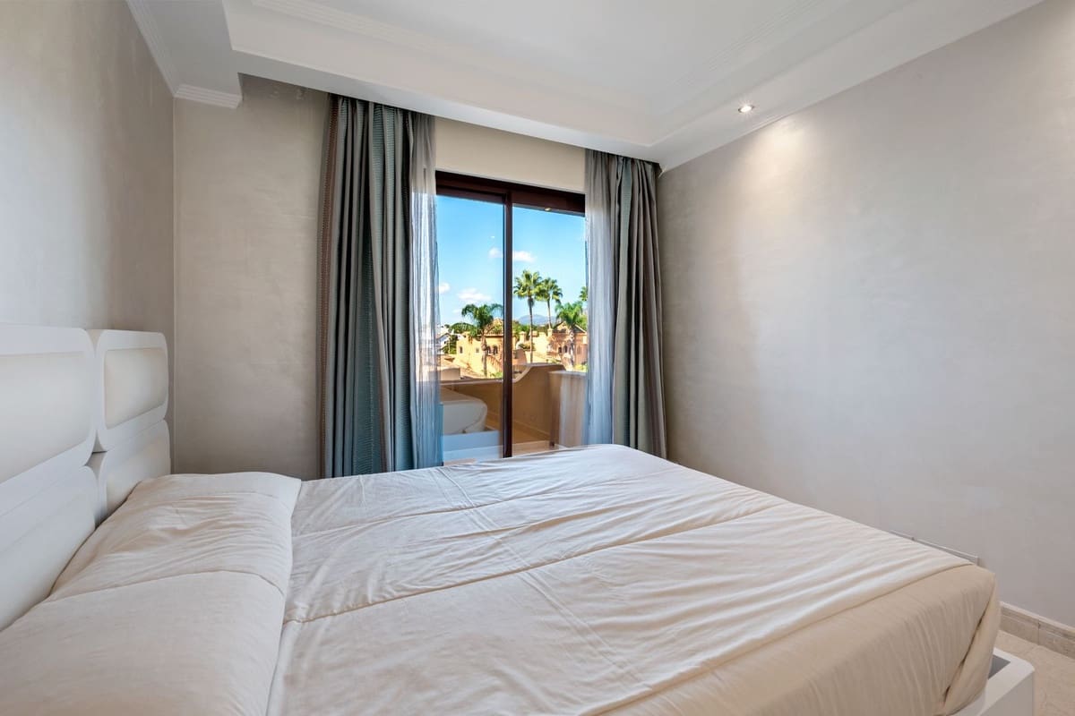 3 soveværelse Lejlighed til salg i Estepona med swimmingpool garage - € 2.485.000 (Ref: 10122648)