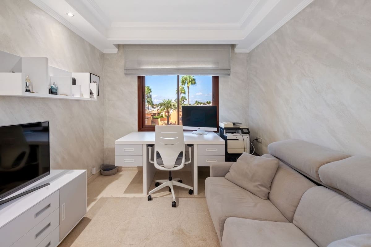 3 soveværelse Lejlighed til salg i Estepona med swimmingpool garage - € 2.485.000 (Ref: 10122648)
