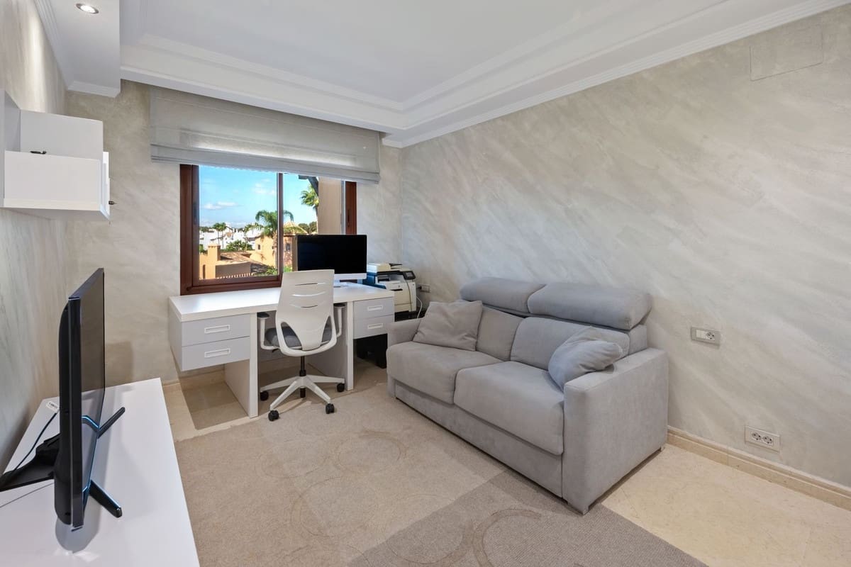 3 soveværelse Lejlighed til salg i Estepona med swimmingpool garage - € 2.485.000 (Ref: 10122648)