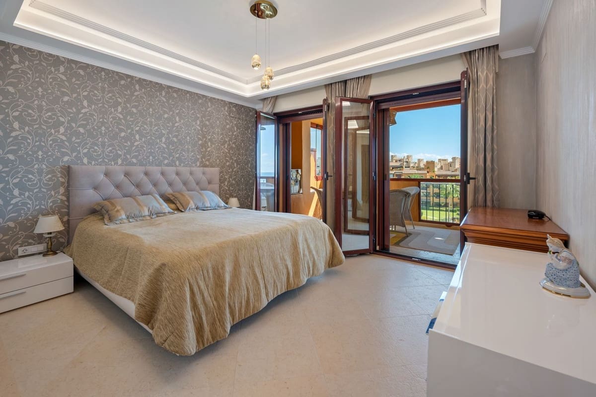 3 soveværelse Lejlighed til salg i Estepona med swimmingpool garage - € 2.485.000 (Ref: 10122648)
