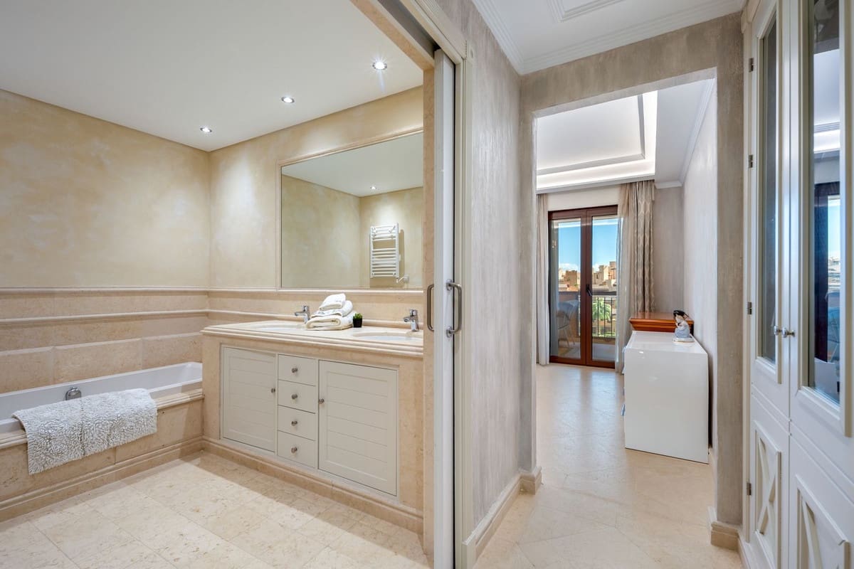 3 soveværelse Lejlighed til salg i Estepona med swimmingpool garage - € 2.485.000 (Ref: 10122648)