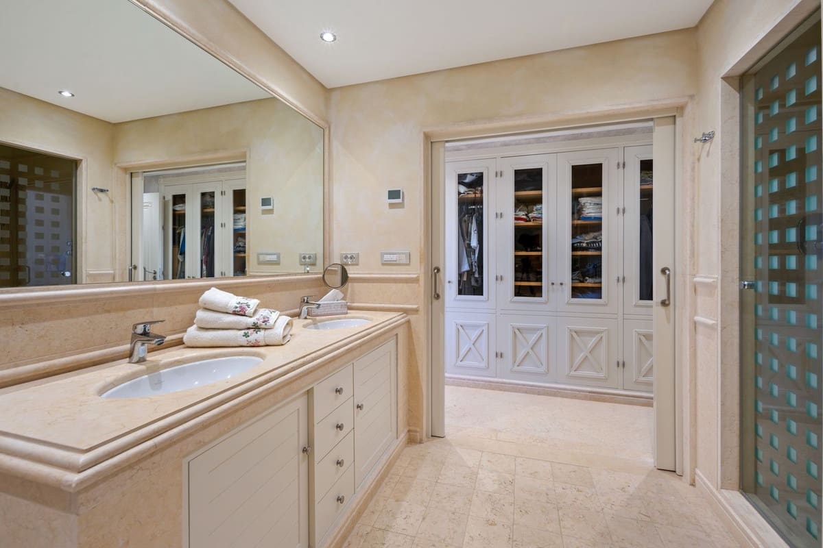 3 soveværelse Lejlighed til salg i Estepona med swimmingpool garage - € 2.485.000 (Ref: 10122648)