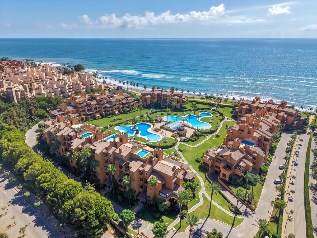 3 soveværelse Lejlighed til salg i Estepona med swimmingpool garage - € 2.485.000 (Ref: 10122648)