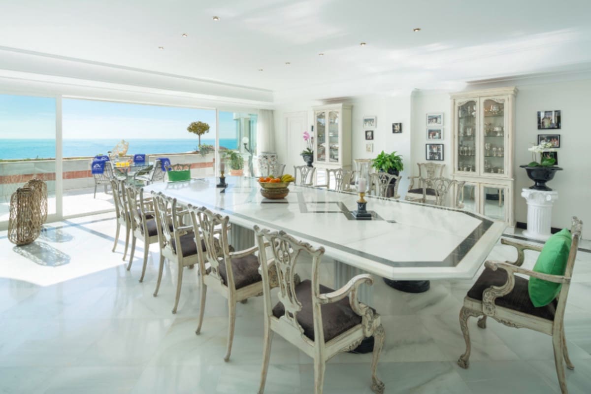 Apartamento de 8 habitaciones en Marbella en venta con piscina garaje - 24.000.000 € (Ref: 10122657)