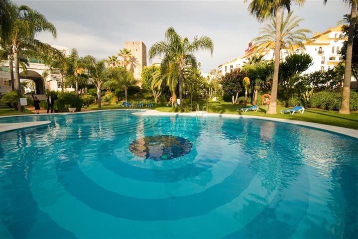 Apartamento de 8 habitaciones en Marbella en venta con piscina garaje - 24.000.000 € (Ref: 10122657)