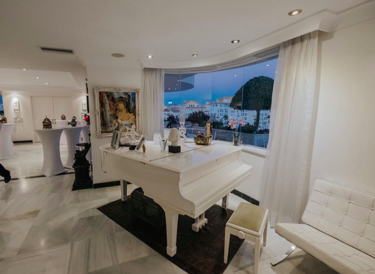 Apartamento de 8 habitaciones en Marbella en venta con piscina garaje - 24.000.000 € (Ref: 10122657)
