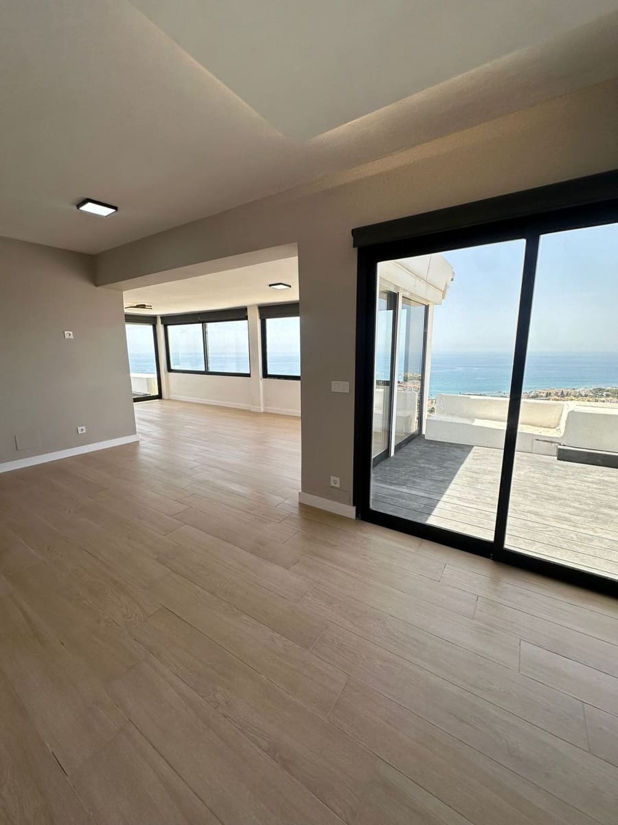 3 slaapkamer Appartement te koop in Riviera del Sol met zwembad - € 545.000 (Ref: 10122700)