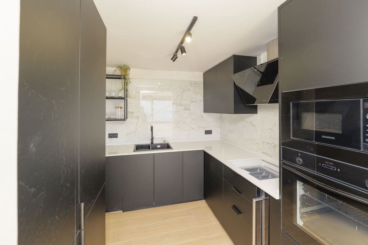3 slaapkamer Appartement te koop in Riviera del Sol met zwembad - € 545.000 (Ref: 10122700)