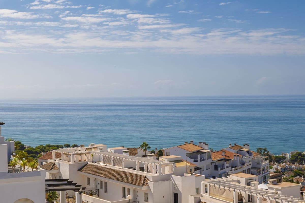 3 slaapkamer Appartement te koop in Riviera del Sol met zwembad - € 545.000 (Ref: 10122700)